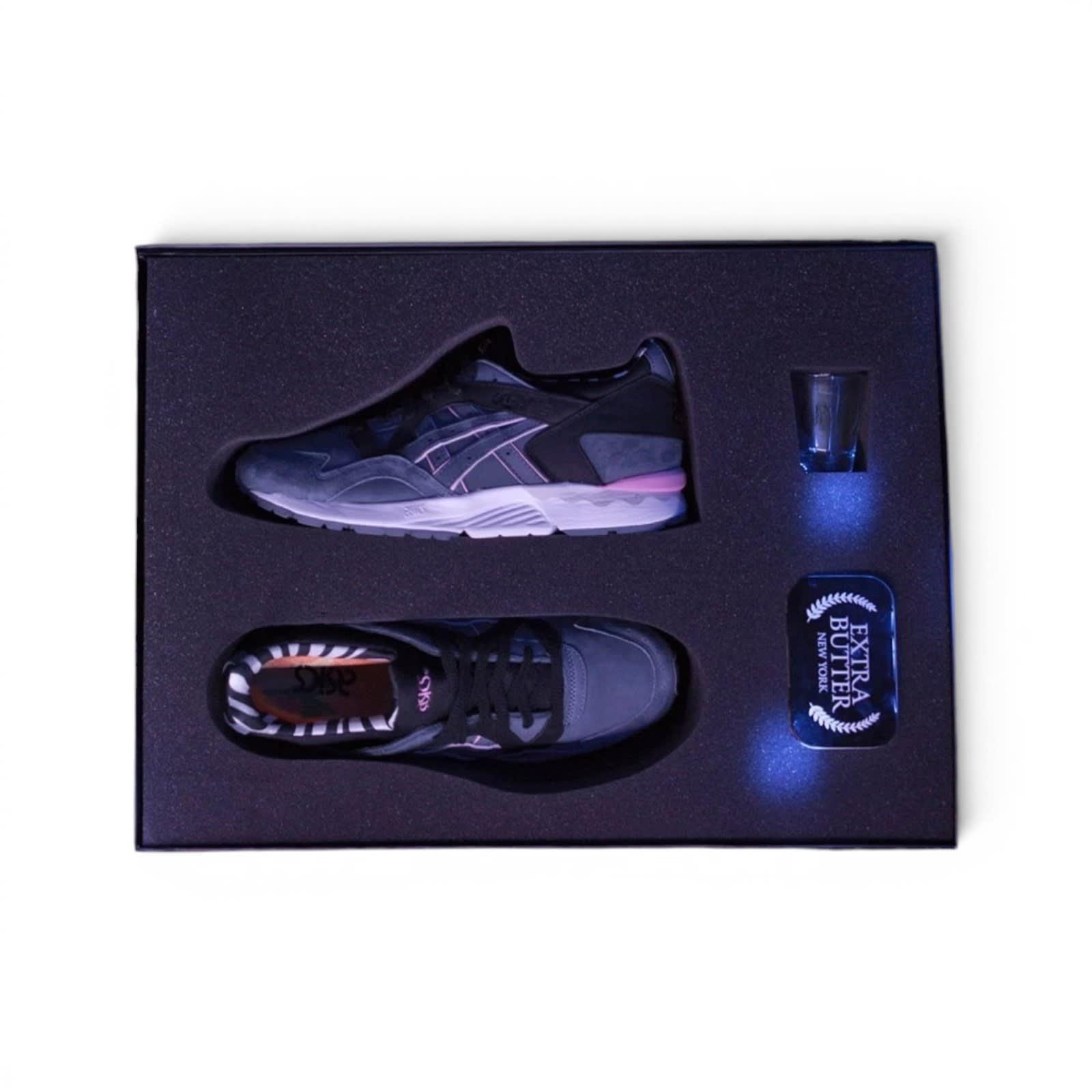 https://res.cloudinary.com/dlqdbsx2k/image/upload/v1784409548/ASICS_Gel-Lyte_V_Extra_Butter_Karaoke_Special_Box_exkuwq.jpg
