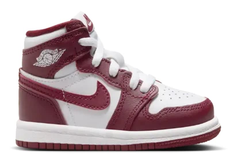 https://res.cloudinary.com/dlqdbsx2k/image/upload/v1758932390/Air-Jordan-1-Retro-High-OG-Team-Red-TD_v18aeg.jpg