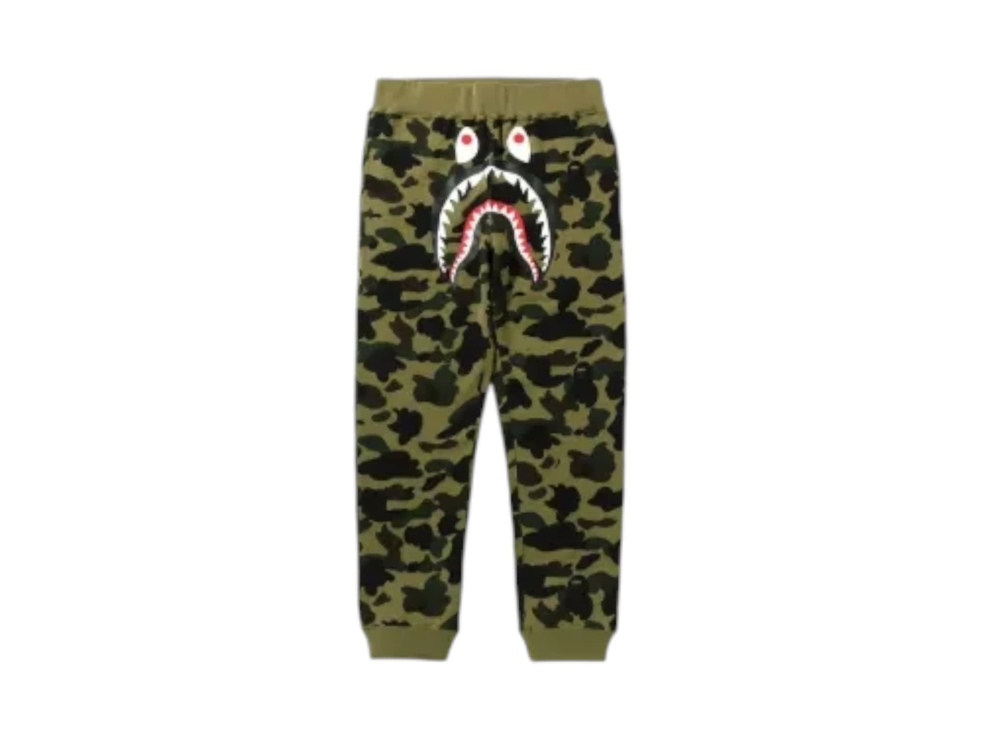 https://res.cloudinary.com/dlqdbsx2k/image/upload/v1789852995/BAPE_1st_Camo_Shark_Sweatpants_Green_b5fqpa.jpg