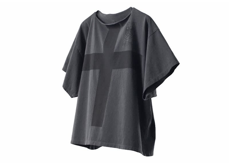 https://res.cloudinary.com/dlqdbsx2k/image/upload/v1776643842/Kanye-West-VULTURES-Korea-Exclusive-T-shirt-Black_mpkqxy.jpg