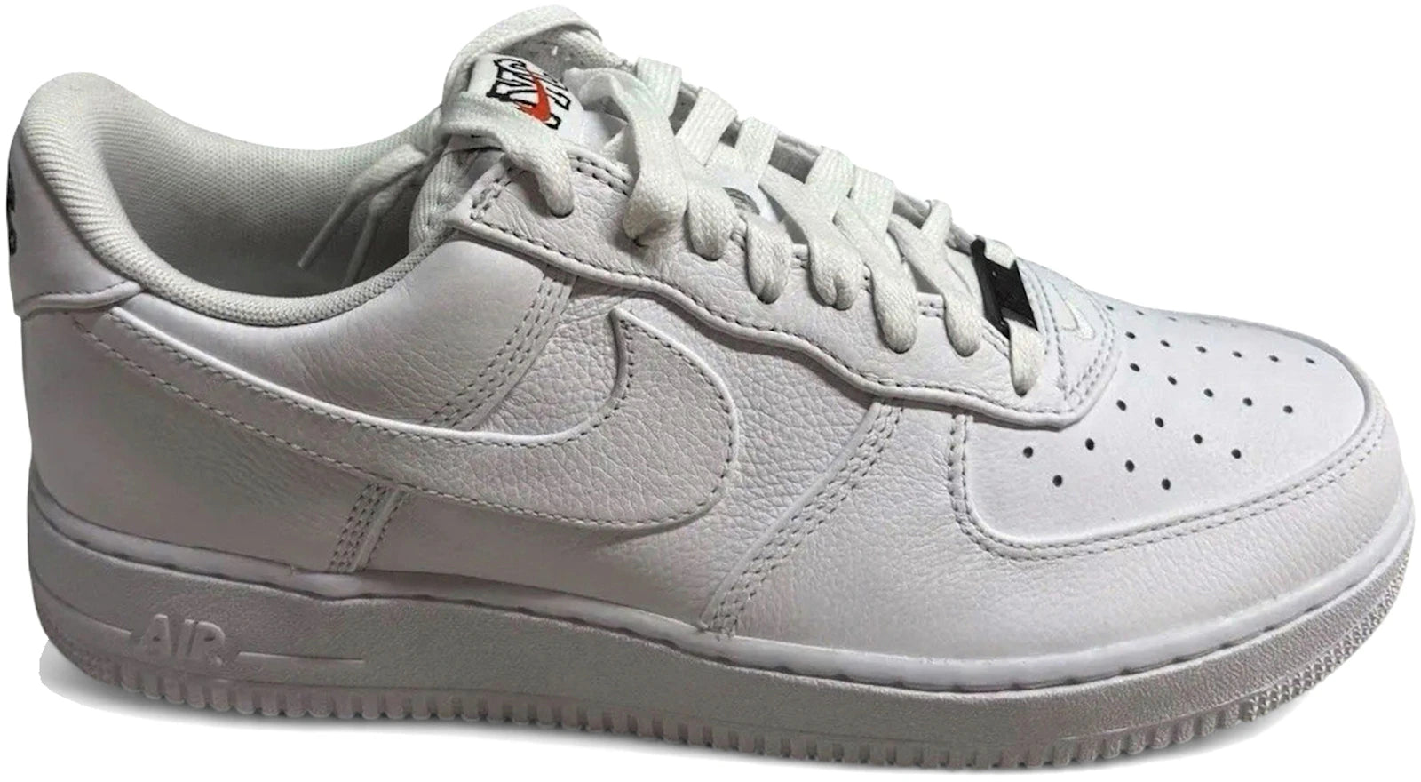 https://images.stockx.com/images/Nike-Air-Force-1-Low-Retro-Premium-NYC-Triple-White.jpg?fit=fill&bg=FFFFFF&w=1000&fm=webp&auto=compress&q=90&dpr=2&trim=color&updated_at=1791486899
