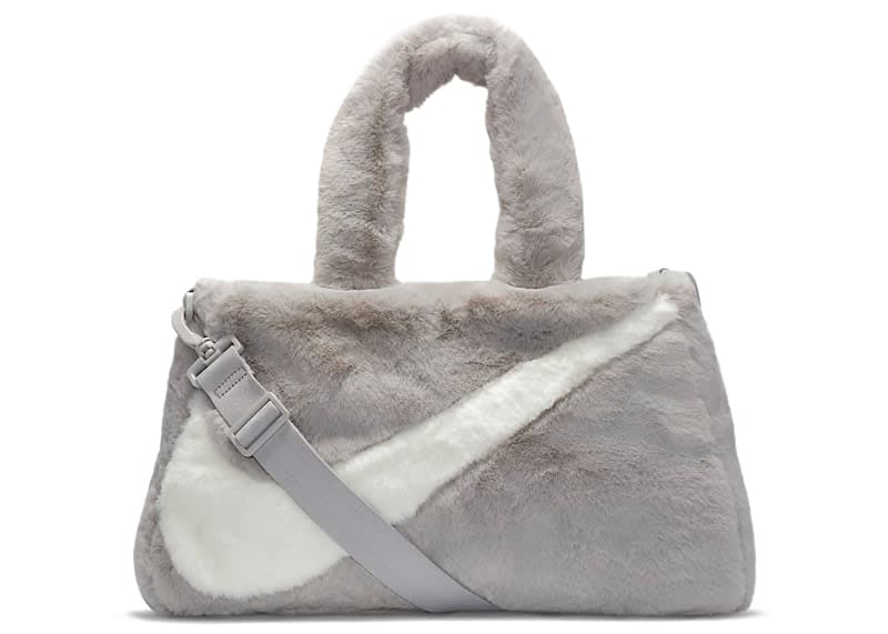 https://res.cloudinary.com/dlqdbsx2k/image/upload/v1784206859/Nike-Faux-Fur-Tote-Bag-Light-Iron-Oar_hf9okn.jpg