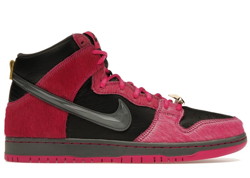 https://res.cloudinary.com/dlqdbsx2k/image/upload/v1773344155/Nike-SB-Dunk-High-QS-Run-The-Jewels-Active-Pink-Product_lhuhqq.jpg