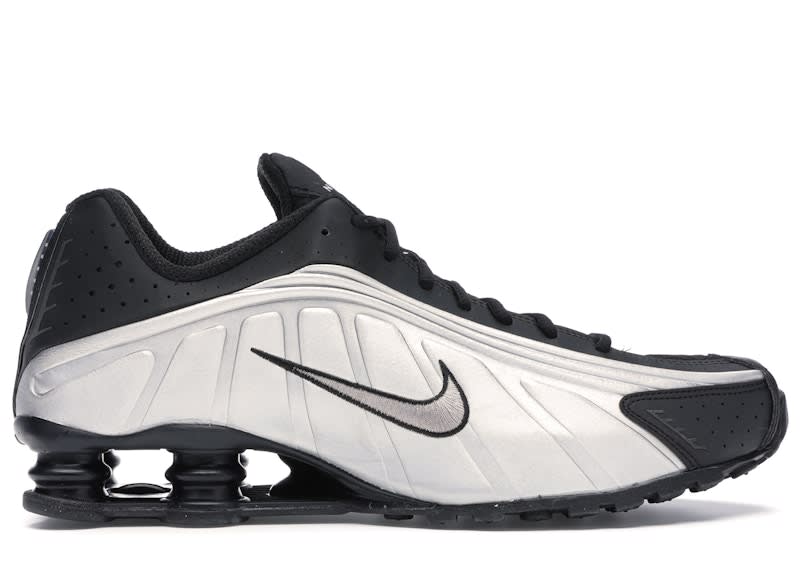 https://res.cloudinary.com/dlqdbsx2k/image/upload/v1742097952/Nike-Shox-R4-Black-Metallic-Silver-Product_jbnpty.jpg