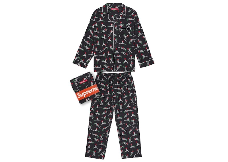 https://res.cloudinary.com/dlqdbsx2k/image/upload/v1766180448/Supreme-Hanes-Holiday-Pajama-Set-Black_fsonde.jpg