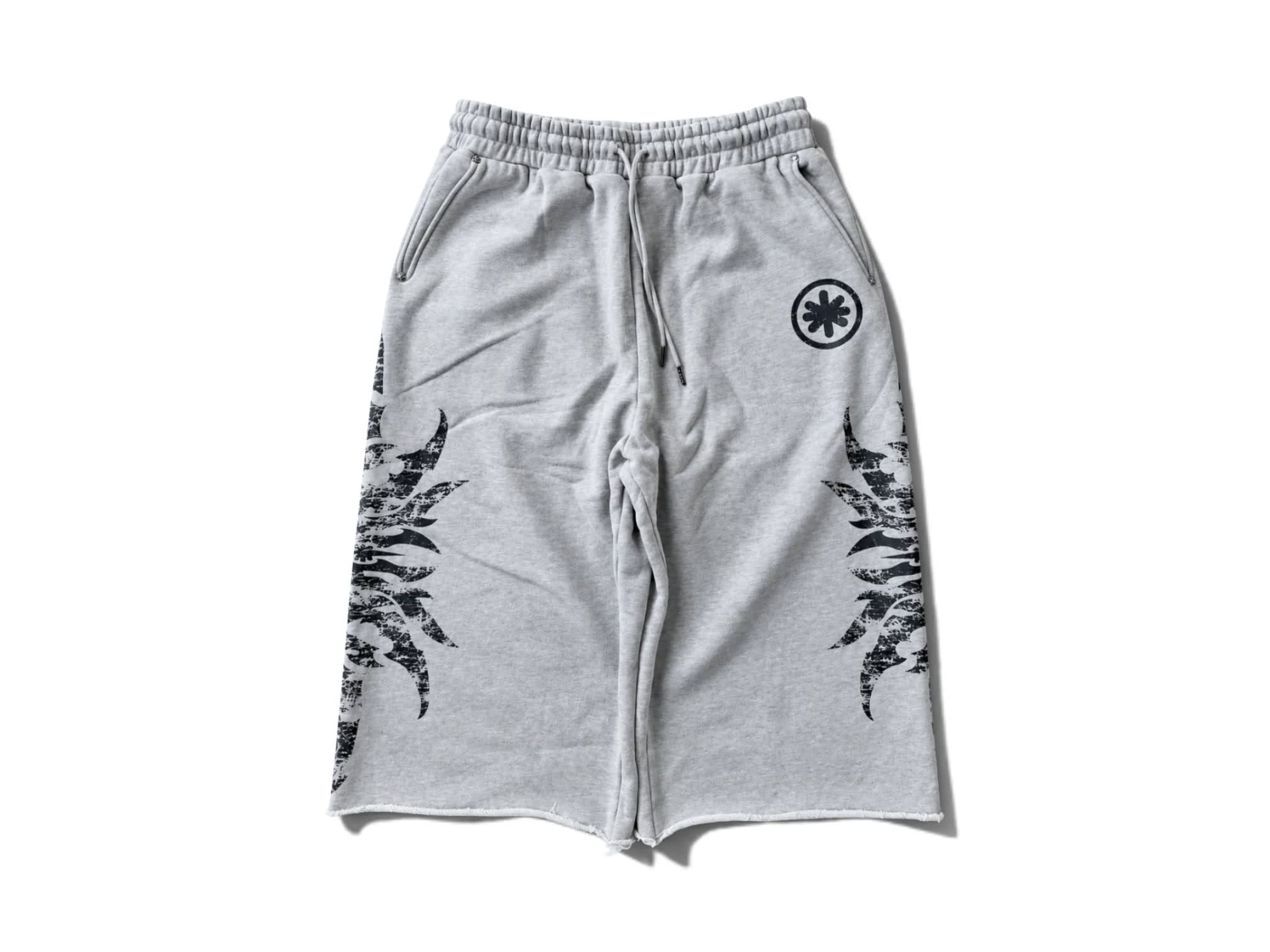 https://res.cloudinary.com/dlqdbsx2k/image/upload/v1790538324/VINTAGE_GRUNGE_3_4_SHORT_GREY_-1_djiuxe.jpg